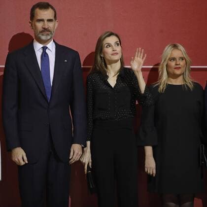 Spanish King Felipe VI (L) and Queen Letizia (C) pose with President of the Foundation of Terrorism Victims Mari Mar Blanco at the annual Concert for the Terrorism Victims at the National Auditorium in Madrid, Spain, 08 March 2017. SPANISH ROYALS CHAIR CONCERT FOR TERRORISM VICTIMS !ACHTUNG: NUR REDAKTIONELLE NUTZUNG!  Copyright: xJuanJoxMartínx MAD001 20170308-636246008588386424