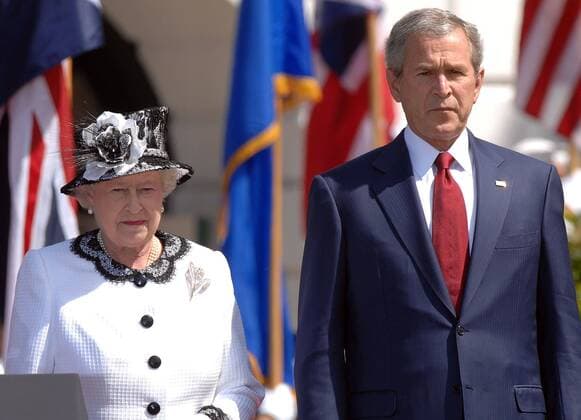 May 7, 2007 - U.S. - Queen Elizabeth of England is welcomed to the White House by President George W. Bush in a ceremony on the South Lawn on Monday, May 7, 2007, in Washington, DC. ( MCT) - ZUMAm67_ 20070507_baf_m67_083 Copyright: xGeorgexBridgesx