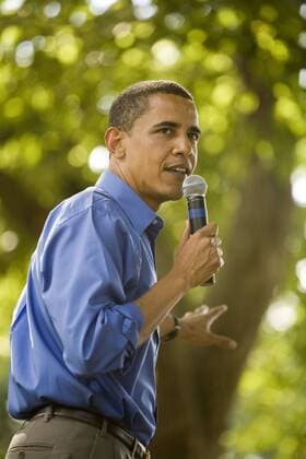 July 5, 2007 - Running first in fund-raising and second nationally among Democratic presidential contenders, Barack Obama, speaking during a campaign stop at Beaverdale Park in Des Moines, Iowa, July 4, 2007, is asking voters to take a leap of faith and embrace the promise of his charismatic leadership to change America. ( MCT) - ZUMAm67_ 20070705_baf_m67_138 Copyright: xJamesxColburnx