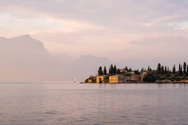 Punta San Vigilio im Abendlicht, Italien, Lombardei, Brescia Punta San Vigilio in evening light, Italy, Lombardy, Brescia BLWS447917 Copyright: xblickwinkel McPHOTO W.xBoyungsx