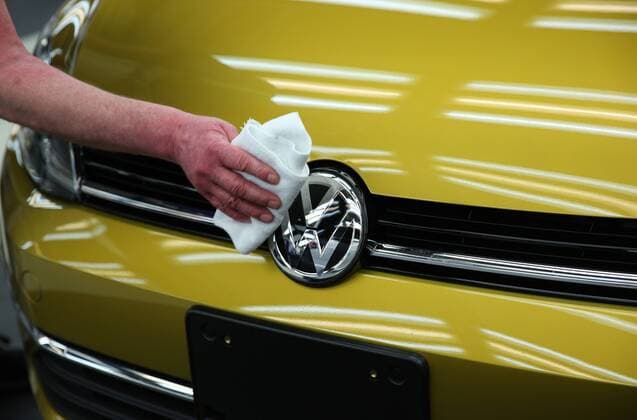 Wolfsburg, Deutschland. 09.03.2017, Volkswagen Fertigung Standort Wolfsburg, Lichttunnel, Endkontrolle, Endabnahme,