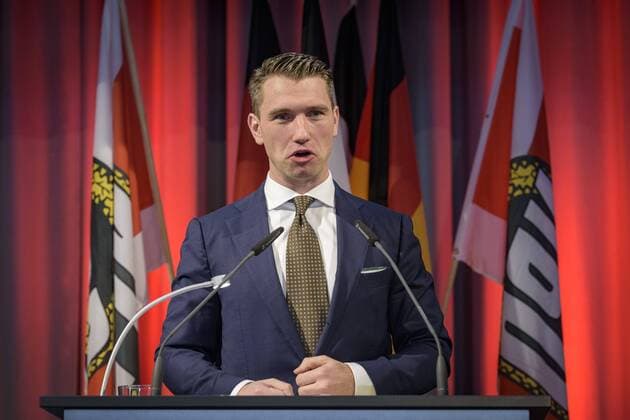 Zum 36. ordentlichen Bundesparteitag treffen sich am Samstag (11.03.2017) die Delegierten der NPD im Schloss in Saarbrücken. Der Parteitag wird von vielen Gegendemonstartionen begleitet. Im Bild: Der NPD Bundesvorsitzende Frank Franz bei seiner Rede NPD11031701D.jpg
