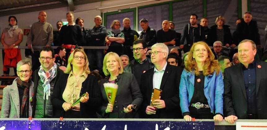 Saarlouis Prominenz beim Ligaspiel vlr Umweltminister Jost, Anke Rehlinger, Hannelore Kraft, SPD, Buergermeisterkandidaten der Stadt Saarlouis Demmer und Jost, dazu SPD Fraktionsvorsitzender im Landtag Stefan Pauluhn, im Spiel HG Saarlouis vs SG BBM Bietigheim , Handball, 2.Bundesliga, Saison 2016 2017, 11.03.17, Foto:Peter Franz Eibner Pressefoto Copyright: xFranzx Eibner-Pressefotox EP_pfz