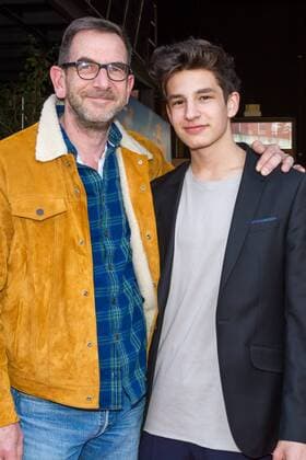 Noah Levi mit seinem Vater Andreas bei der Filmpremiere von Die Häschenjagd-Jagd nach dem Goldenen Ei am 11.03.2017 im Cinenova in Köln. Die Häschenjagd-Jagd nach dem Goldenen Ei am 11.03.2017