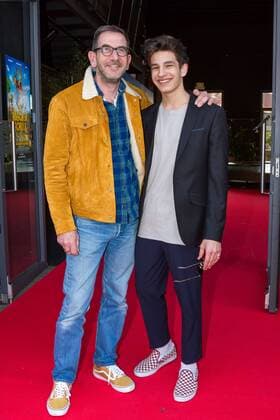 Noah Levi mit seinem Vater Andreas bei der Filmpremiere von Die Häschenjagd-Jagd nach dem Goldenen Ei am 11.03.2017 im Cinenova in Köln. Die Häschenjagd-Jagd nach dem Goldenen Ei am 11.03.2017