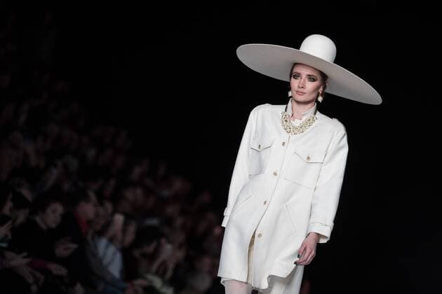 (170313) -- MOSCOW, March 12, 2017 -- A model presents a creation of Russian designer Slava Zaitsev during the Mercedes-Benz Fashion Week Fall Winter 2017 in Moscow, Russia, on March 12, 2017. The 6-day Mercedes-Benz Fashion Week opened Sunday in Moscow. ) (djj) RUSSIA-MOSCOW-FASHION WEEK WuxZhuang 