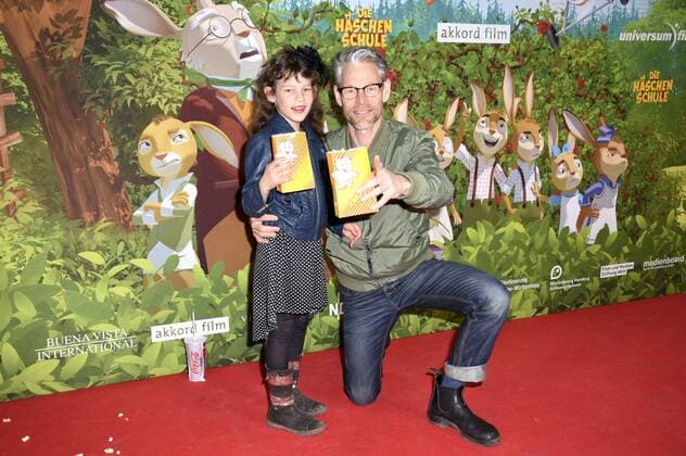 Steffen Wink mit Tochter Coco bei der Premiere des Kinofilms Die Häschenschule - Jagd nach dem goldenen Ei im Mathäser Filmpalast. München, 12.03.2017 Foto:xP.xSchönbergerx xFuturexImage