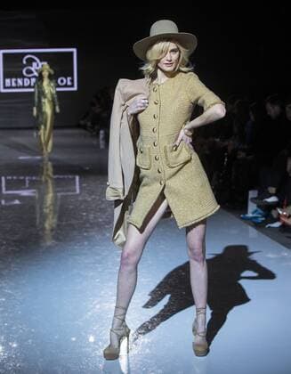 (170313) -- TORONTO, March 12, 2017 -- A model presents creations of Hendrixroe 2017 collection during the Toronto Women s Fashion Week in Toronto, Canada, March 12, 2017. )(gj) CANADA-TORONTO-WOMEN S FASHION WEEK ZouxZheng 