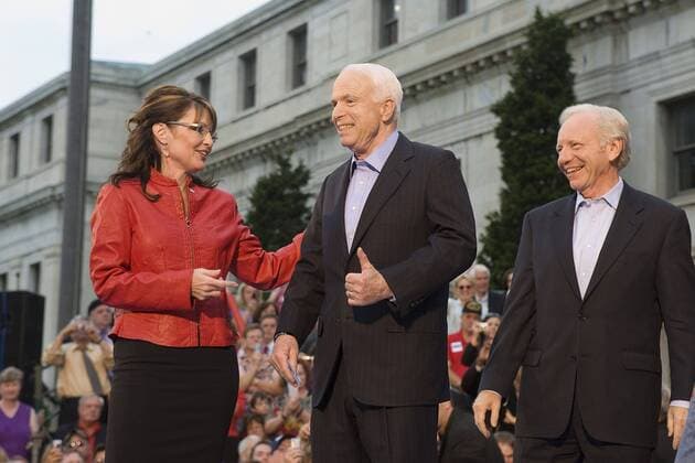 Sept. 22, 2008 - Republican vice presidential candidate Gov. Sarah Palin of Alaska, left, Republican presidential candidate Sen. John McCain, center, and Sen. Joe Lieberman (I-Conn.), right, spoke at a campaign rally on the steps of the Chester County Courthouse, in Media, Pennsylvania, on September 22, 2008. ( Philadelphia Daily News MCT) - ZUMAm67_ 20080922_baf_m67_077 Copyright: xJessicaxGriffinx