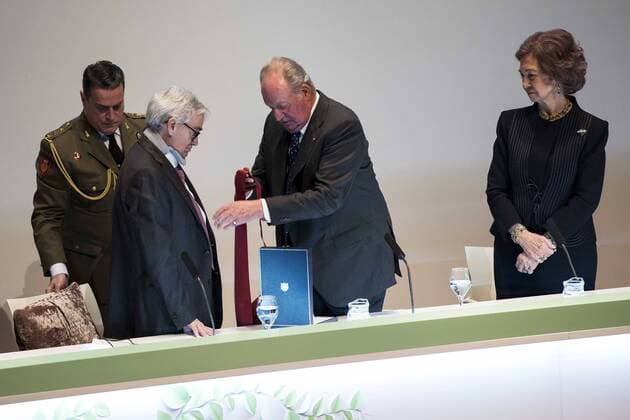 D. Francisco Luzon Lopez, King Juan Carlos and Queen Sofia attends to the act of imposition of the great cross of the civil order of Alfonso X el Sabio to D. Francisco Luzon Lopez at Reina Sofia Museum in Madrid. March 13, 2017.  (20170313049)