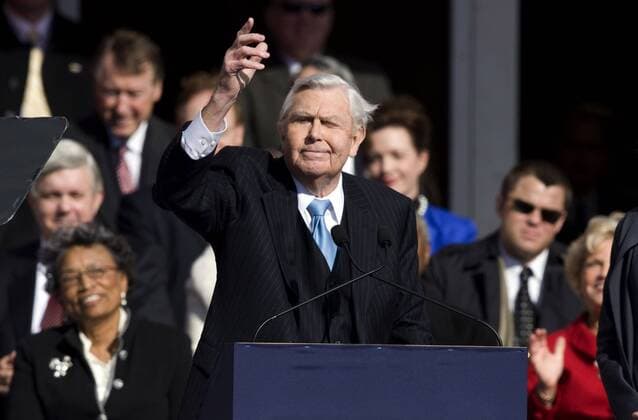 Jan. 10, 2009 - Actor Andy Griffith delivers a poem following the inauguration of North Carolina Gov. Beverly Perdue in Raleigh, North Carolina, Saturday, January 10, 2009. ( Raleigh News & Observer MCT) - ZUMAm67_ 20090110_baf_m67_110 Copyright: xTravisxLongx