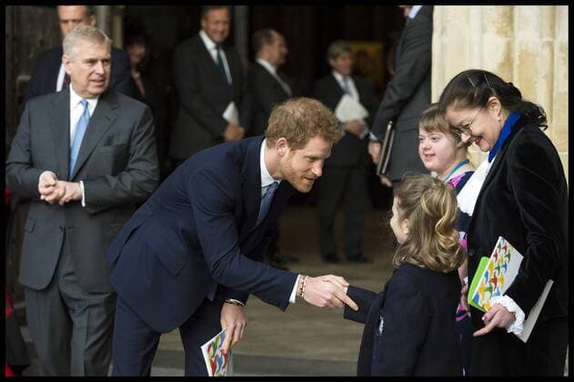 . 13 03 2017. London, United Kingdom. Prince Harry makes a flower girl smile as he shakes hands outside of Westminster Abbey following the Commonwealth Service 2017, in London, UK.  xBenxStevensx xi-Imagesx IIM-14641-0042