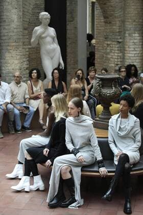 Models present the creations of Uma Raquel Davidowicz during the Sao Paulo Fashion Week in Sao Paulo, Brazil, 13 March 2017. SAO PAULO FASHION WEEK !ACHTUNG: NUR REDAKTIONELLE NUTZUNG!  Copyright: xSebastiãoxMoreirax SAO001 20170313-636250314076133467