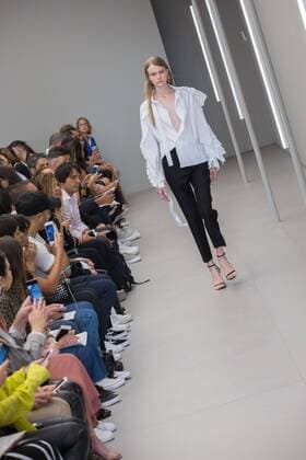 Sao Paulo Fashion Week - Animale Modenschau March 13, 2017 - Sao Paulo, Sao Paulo, Brazil - Model presents creation by Animale, during the Sao Paulo Fashion Week, winter 2017 edition, this Monday, in Sao Paulo, Brazil. Sao Paulo Brazil - ZUMAl146 20170313_zaf_l146_046 Copyright: xPauloxLopesx