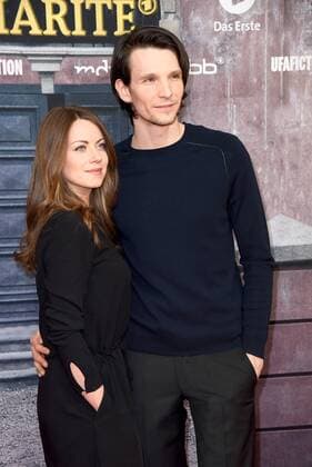 Alice Dwyer mit Freund Sabin Tambrea bei der Premiere Fotocall zu Charite im Langenbeck-Virchow-Haus in Berlin am 13.03.2017