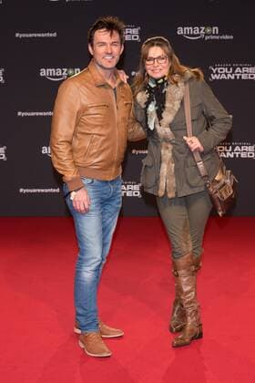 Tobey Wilson und Maren Gilzer - Premiere der 6teiligen Amazon Serie YOU ARE WANTED in Berlin am 15.03.2017. Premiere YOU ARE WANTED