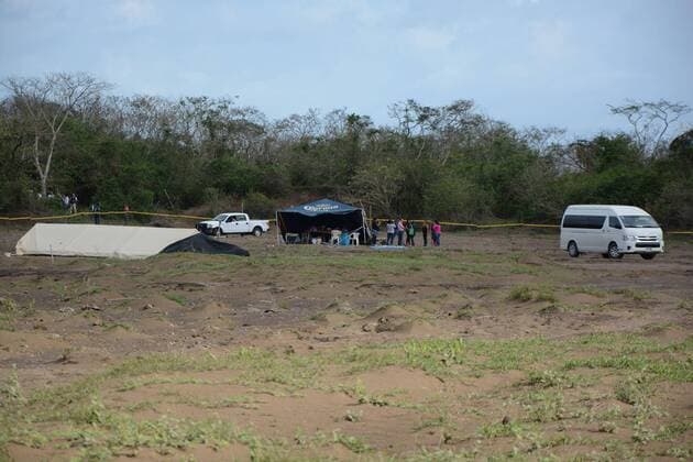 Mexiko: Massengrab entdeckt March 16, 2017 - Mexico - EUM20170316NAC09.JPG.VERACRUZ, Ver. SecuritySeguridad-Veracruz.- Aspectos del predio de Colinas Santa Fe, en el cual se han encontrado los restos de mas de 200 personas y varias fosas clandestinas, 16 de marzo de 2017. Foto: Agencia EL UNIVERSALJMA Mexico  - ZUMAu78_ 20170316_zaf_u78_021 Copyright: xElxUniversalx