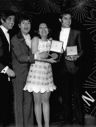 Apr. 06, 1968 - SPAIN WINS THE EUROVISION SONG CONTEST AT THE ROYAL ALBERT HALL: Singer Massiel (real name Maria de Los Angeles Santamaria), representing Spain, tonight won the Eurovision Song Contest with the song La, La, La . Photo Shows Singer Massiel who won the contest with the song La, La, La is seen with her award as she is embrased by Cliff Richard (2nd from left) who was second. Also in the picture are the Spanish composers of the winning song, Ramon Arcusa and Manuel de la Calva. - ZUMAk09_ 19680406_baf_k09_002 Copyright: xKeystonexPressxAgencyx