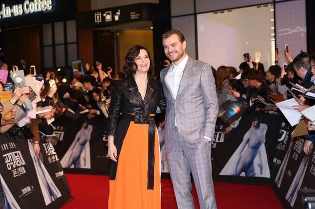 (170317) -- SEOUL, March 17, 2017 -- Actor Pilou Asbaek (R) and actress Juliette Binoche attend a red carpet for the film Ghost in the Shell promotion tour in Seoul, South Korea, on March 17, 2017. ) (sxk) SOUTH KOREA-SEOUL-GHOST IN THE SHELL PROMOTION Leexsang-ho 