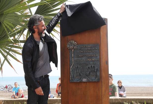 March 18, 2017 - The award-winning Leonardo Sbaraglia has left his stamp stamped on a monolith on the Paseo MaroÂ­timo Antonio Banderas in Malaga on the occasion of his visit to Malaga for the 20th edition of the Spanish Film Festival - ZUMAc161 20170318_zap_c161_024 Copyright: xLorenzoxCarnerox