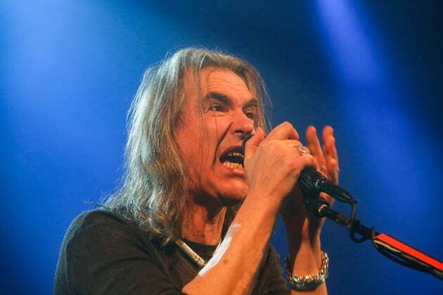 Konzert von New Model Army im FZW Dortmund¨Das neue Album Winter ist Anlass für New Model Army eine ausgiebige Tour. So führt der Weg der Band aus dem nordenglischen Bradford nach Dortmund ins FZW, wo die Musiker um Justin Sullivan vor ausverkauftem Haus gespielt haben. Konzert New Model Army im FZW