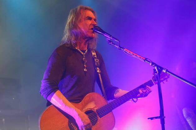 Konzert von New Model Army im FZW Dortmund¨Das neue Album Winter ist Anlass für New Model Army eine ausgiebige Tour. So führt der Weg der Band aus dem nordenglischen Bradford nach Dortmund ins FZW, wo die Musiker um Justin Sullivan vor ausverkauftem Haus gespielt haben. Konzert New Model Army im FZW