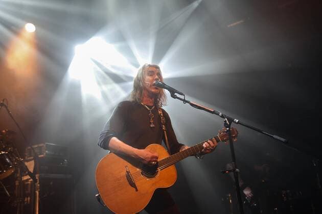 Konzert von New Model Army im FZW Dortmund¨Das neue Album Winter ist Anlass für New Model Army eine ausgiebige Tour. So führt der Weg der Band aus dem nordenglischen Bradford nach Dortmund ins FZW, wo die Musiker um Justin Sullivan vor ausverkauftem Haus gespielt haben. Konzert New Model Army im FZW