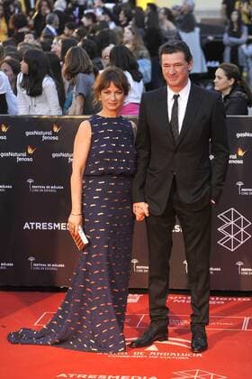 Julio Medem mit Begleitung bei der Premiere von El Bar auf dem 20. Malaga Film Festival Festival de Malaga Cine en Espanol 2017 im Cervantes Theater. Malaga, 17.03.2017 Julio Medem mit Begleitung  Foto:xDyDxFotografosx xFuturexImage