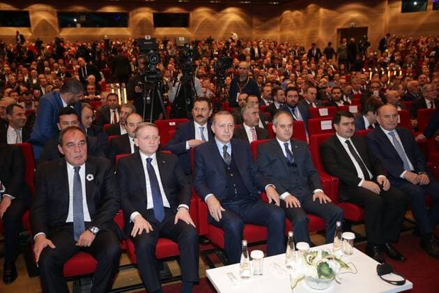 Türkischer Präsident Erdogan bei einem Treffen türkischer Fußballfunktionäre Turkish President Recep Tayyip ErdoÄüan joins the 2nd Football Summit at Istanbul, Turkey. Turkish football club directors and Turkish players Arda Turan, Volkan Demirel, Emre Belozoglu also joins the summit.  27700034sp