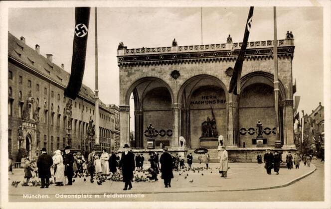 München, Odeonsplatz mit der Feldherrenhalle, III. Reich !AUFNAHMEDATUM GESCHÄTZT!