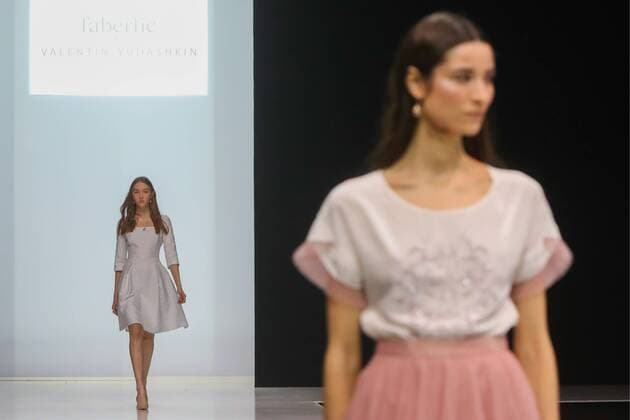 MOSCOW, RUSSIA - MARCH 21, 2017: Models showcase creations during a runway show for the Fall Winter 2017 collection titled Faberlic by Russian fashion designer Valentin Yudashkin at the 37th Moscow Fashion Week at Moscow s Gostiny Dvor Shopping and Exhibition Centre. Stanislav Krasilnikov TASS  TS045047