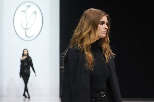 MOSCOW, RUSSIA - MARCH 21, 2017: Models showcase creations during a runway show for the Fall Winter 2017 pret-a-porter collection by Russian fashion designer Valentin Yudashkin at the 37th Moscow Fashion Week at Moscow s Gostiny Dvor Shopping and Exhibition Centre. Stanislav Krasilnikov TASS  TS045053