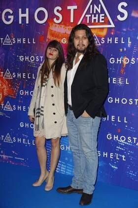 Lulu Gainsbourg et sa compagne Aurelie CELEBRITES : Avant Premiere de Ghost in the Shell - Paris - 21 03 2017 GwendolineLeGoff Panoramic 