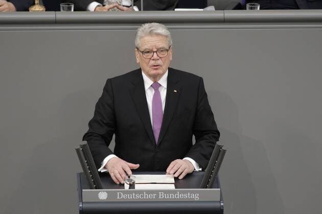 Bilder des Tages Joachim Gauck, der elfte Bundespräsident der Bundesrepublik Deutschland, Deutschland, Berlin, Deutscher Bundestag, Plenarsaal, Vereidigung des neuen Bundespräsidenten Frank-Walter Steinmeier bei einer gemeinsamen Sitzung von Bundestag und Bundesrat Teilnahme BK in Merkel, BM de Maiziere, BM Gabriel und StM in AA Böhmer, 22.03.2017