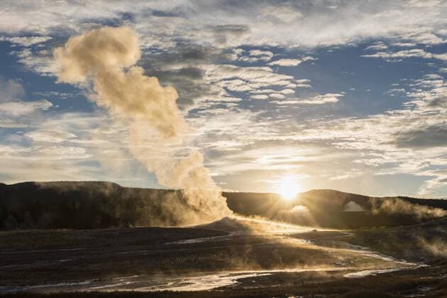 USA, Yellowstone Park, Wyoming, Old Faithful Geyser erupting  FOF08925