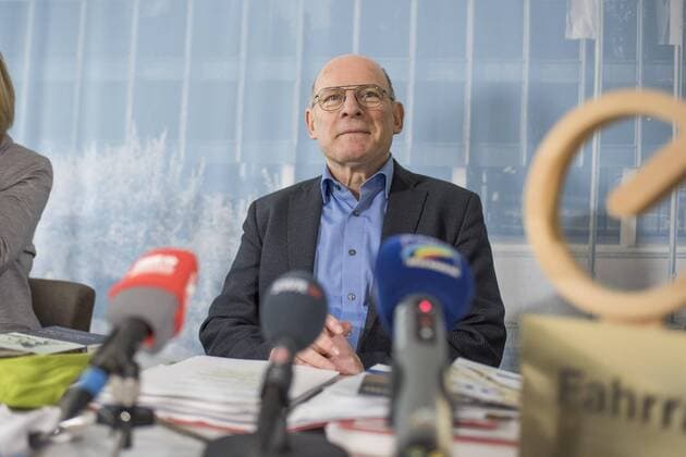 Landespressekonferenz mit Winfried Hermann Im Rahmen einer Landespressekonferenz informiert Verkehrsminister Winfried Hermann über die Radverkehrspolitik 2017 in Baden-Württemberg. Aufnahmen im Vorfeld der Pressekonferenz im Ehrenhof des Neuen Schlosses., Stuttgart Copyright: 7aktuell.de
