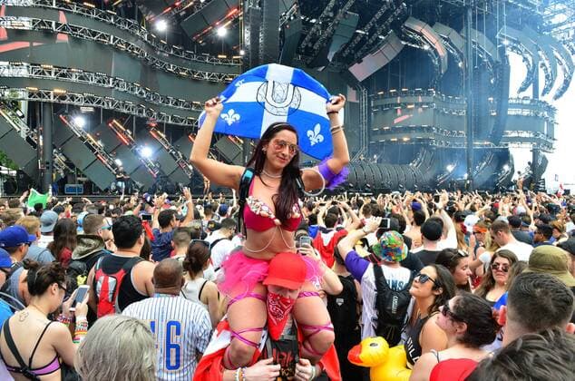 Melissa Vegaray dances with the Quebec flag during the Ultra Music Festival in Miami, Florida, United States, 24 March 2017. The 19th edition of the festival starts in Miami with the tickets sold out and the performances of Martin Garrix, Hardwell, The Prodigy, Justice and Major Lazer. ULTRA MUSIC FESTIVAL IN MIAMI !ACHTUNG: NUR REDAKTIONELLE NUTZUNG!  Copyright: xGiorgioxVierax MIA001 20170325-636259992357167949