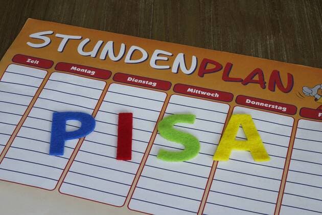 24.02.2017, PISA auf einem Stundenplan, Plan, Stundenplan, Schule, lernen, PISA-Studie, PISA, Programme for International Student Assessment, Schulleistungsuntersuchung, Schulleistung, Leistung, Studie