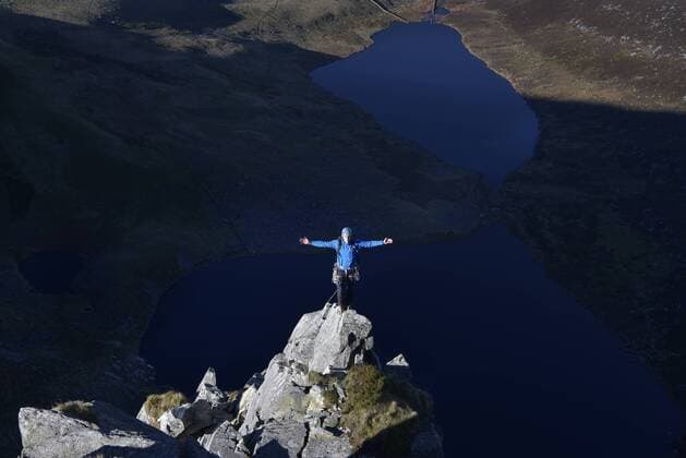 UK, North Wales, Snowdonia, Craig Cwm Silyn, mountaineer on Outside Edge Route model released Symbolfoto  ALRF00844