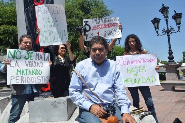 March 25, 2017 - Mexico - EUM20170325NAC13.JPG.MONTERREY, NL. ProtestManifestacion-NL.- Protesta de la Asociacion de Periodistas de la entidad, 25 de marzo de 2017, por el asesinato de la periodista Miroslava Breach. Foto: Agencia EL UNIVERSALJMA Mexico  - ZUMAu78_ 20170325_zaf_u78_045 Copyright: xElxUniversalx