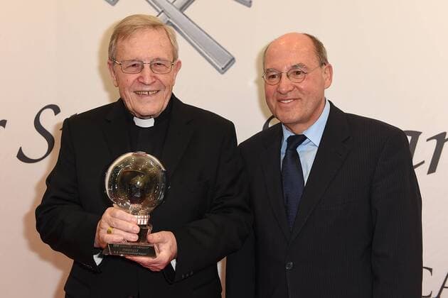 12. Steiger Award am 25.03.2017 in der Zeche Hansemann in Dortmund Kardinal Walter Kasper, links - Dr. Grgor Gysi, rechts xRx