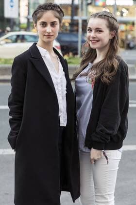 Yasmina Al Zihairi und Julia Niegel bei der Premiere des SAT.1 TV-Films Nackt. Das Netz vergisst nie in der Astor Film Lounge. Berlin, 27.03.2017 Foto:xB.xKriemannx xFuturexImage