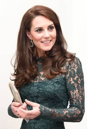 216597 Papixs Starface 2017-03-28 Londres Royaume Uni La duchesse de Cambridge assiste à un vernissage au National Portrait Gallery. PAP03171655 Britain s Catherine, Duchess of Cambridge views work by artist Gillian Wearing at the 2017 Portrait Gala at the National Portrait Gallery in London, Britain March 28, 2017 Duchesse Catherine Kate de Cambridge Middleton (Angleterre)  Copyright: xPapixsx xStarfacex STAR_216597_005