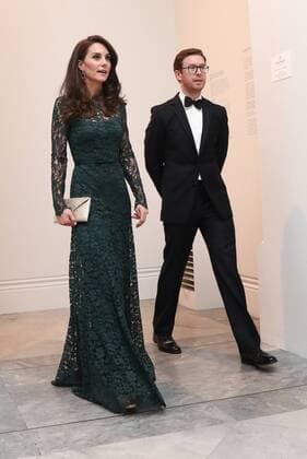 216597 Papixs Starface 2017-03-28 Londres Royaume Uni La duchesse de Cambridge assiste à un vernissage au National Portrait Gallery. PAP03171655 Britain s Catherine, Duchess of Cambridge views work by artist Gillian Wearing at the 2017 Portrait Gala at the National Portrait Gallery in London, Britain March 28, 2017 Duchesse Catherine Kate de Cambridge Middleton (Angleterre)  Copyright: xPapixsx xStarfacex STAR_216597_012