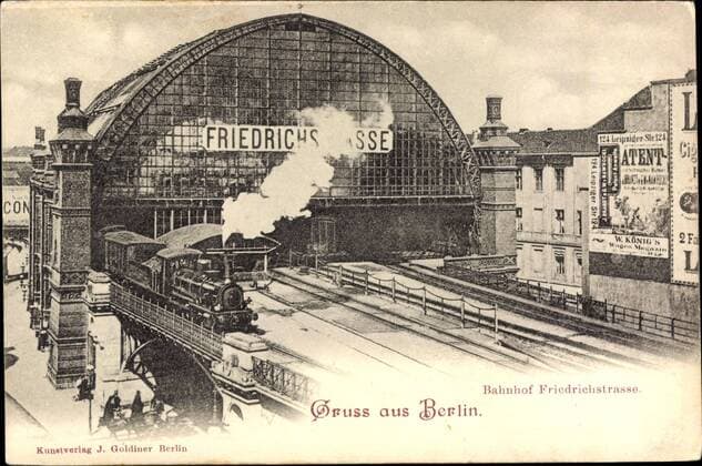 Berlin Mitte, Bahnhof Friedrichstraße mit Lokomotive !AUFNAHMEDATUM GESCHÄTZT!