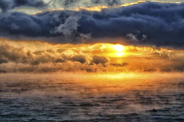 Bilder der Erde Arctic Ocean, clouds above the Barents Sea at twilight  DSGF01551