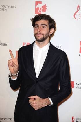 Alvaro Soler bei der Verleihung Deutscher Musikautorenpreis am 30.03.2017 in Berlin Deutscher Musikautorenpreis 2017 Berlin 