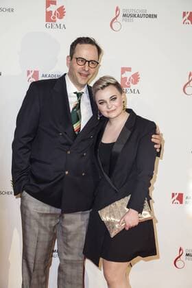 Kurt Krömer und Elzbieta Steinmetz auf bei der Preisverleihung des Deutschen Musikautorenpreises am 30.03.2017 Kurt Krömer und Elzbieta Steinmetz auf bei der Preisverleihung des Deutschen Musikautorenpreises am 30.03.2017