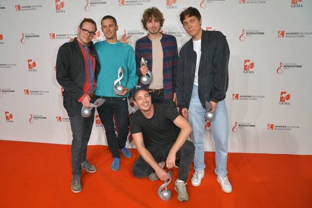 Preistraeger, Nachwuchspreis (Sparte U), Musikband Von wegen Lisbeth Deutscher Musikautorenpreis im Hotel Ritz-Carlton in Berlin, am 30.03.2017