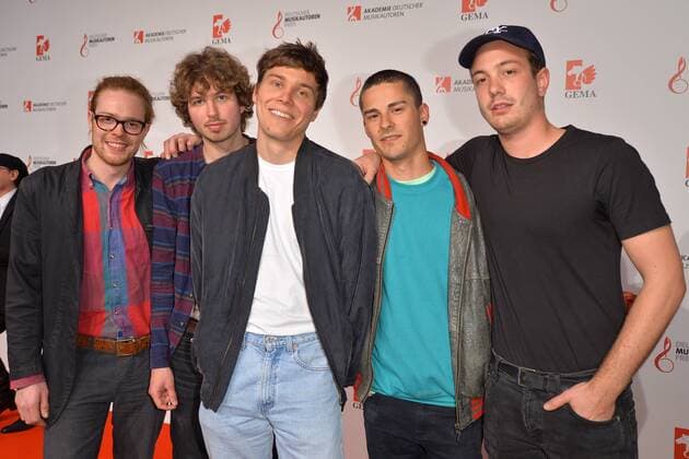 Die Nachwuchband Von wegen Lisbeth Julian Hoelting, Matthias Rohde, Robert Tischer, Dominik Zschaebitz, Julian Zschaebitz Ankunft Deutscher Musikautorenpreis im Hotel Ritz-Carlton in Berlin, am 30.03.2017